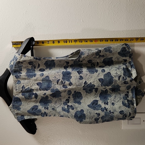 Women's Vest - Picture 5 of 8